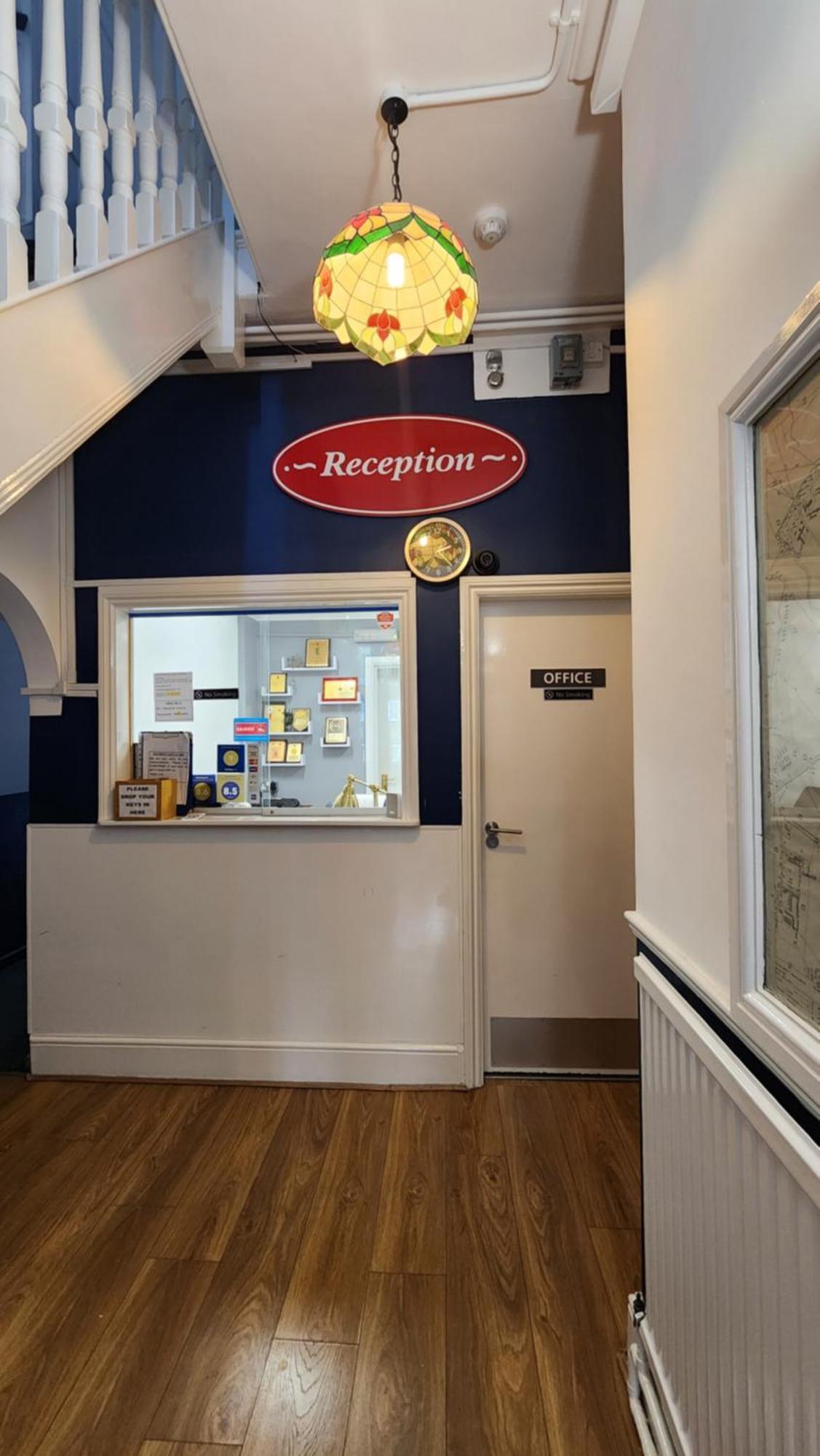 Gatwick Castle Bed & Breakfast 3*