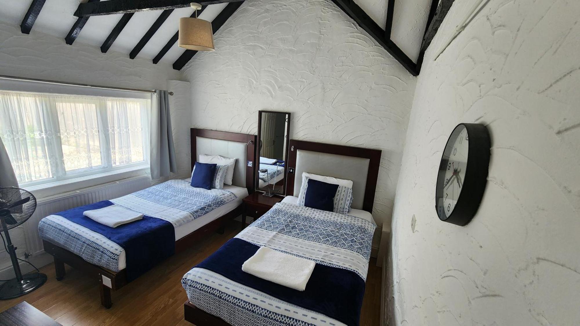 Gatwick Castle Bed & Breakfast 3*