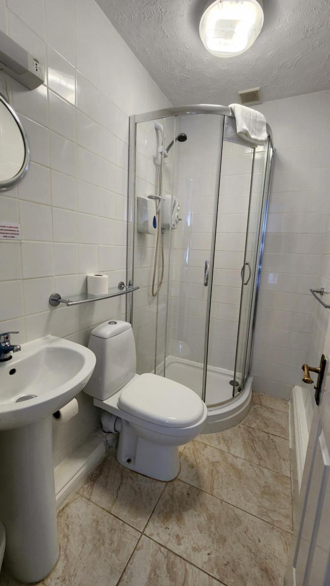 Gatwick Castle Bed & Breakfast Horley (Surrey)