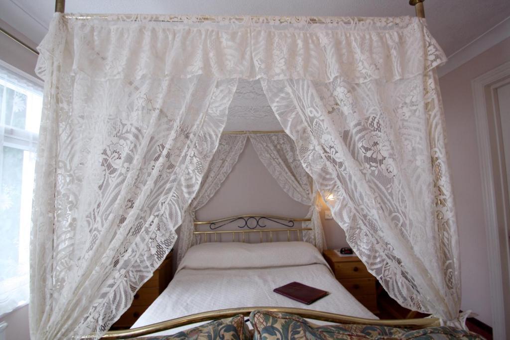 Gatwick Castle 3* Horley (Surrey)
