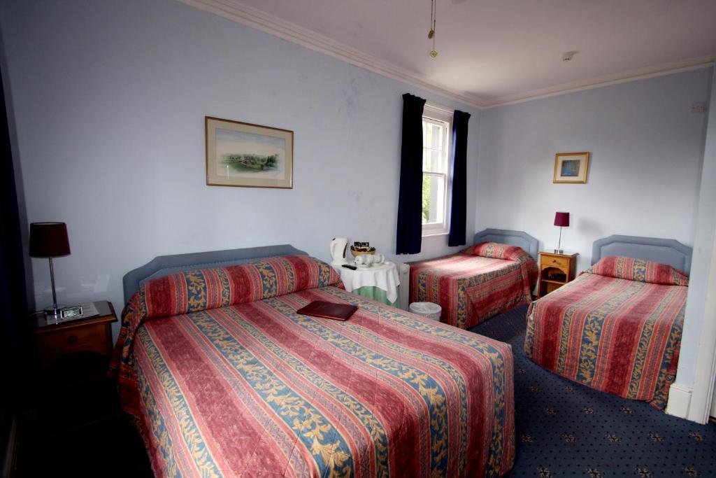Gatwick Castle Bed & Breakfast