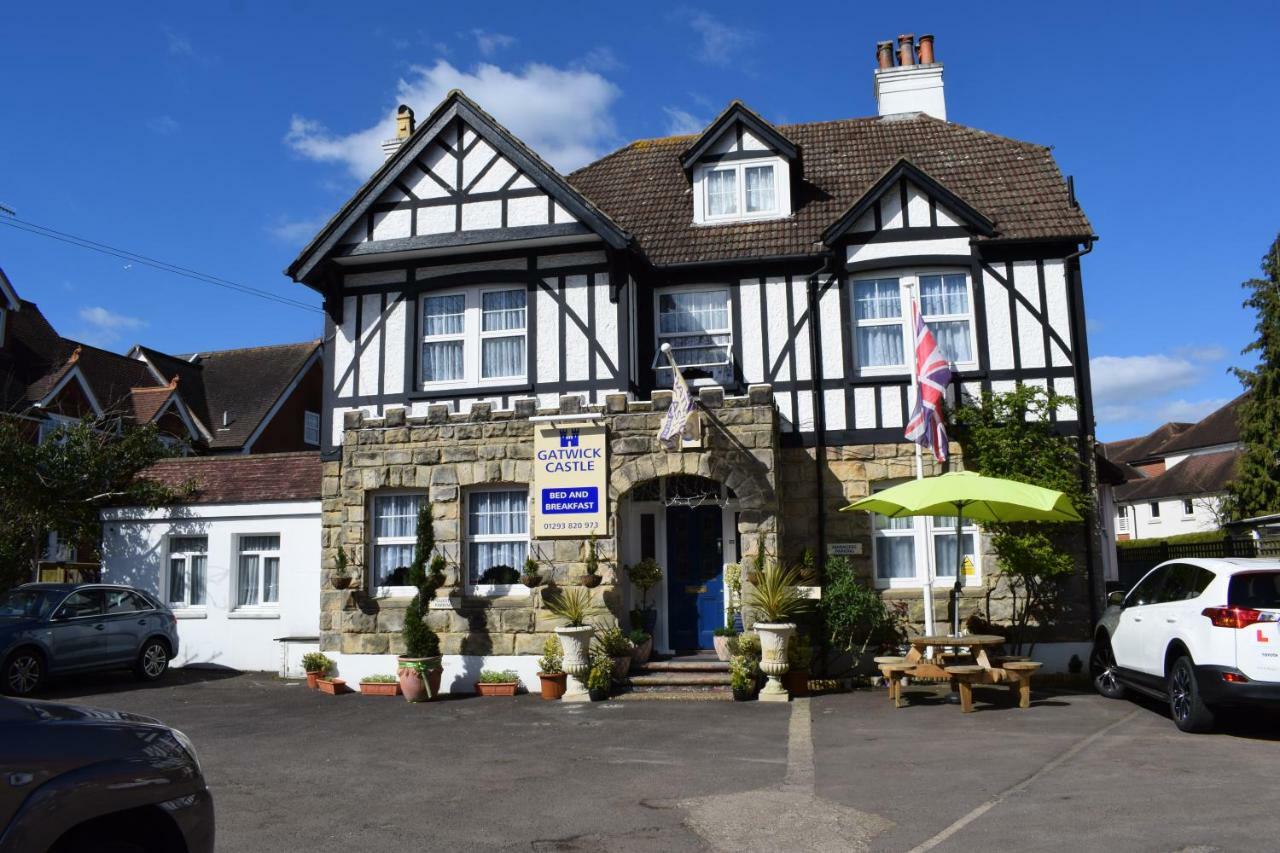 Gatwick Castle 3*