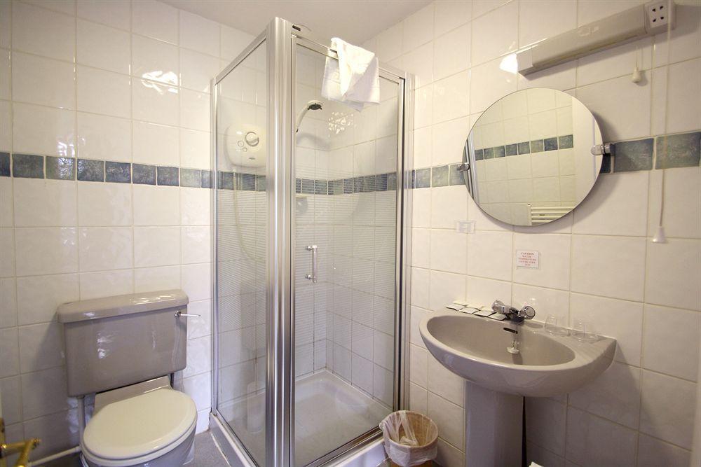 Gatwick Castle 3*