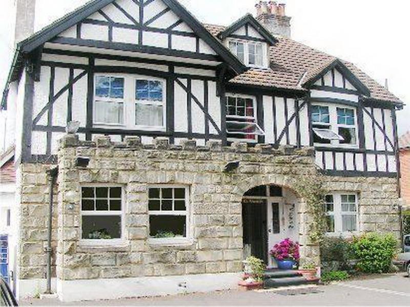 Bed & Breakfast Gatwick Castle Horley