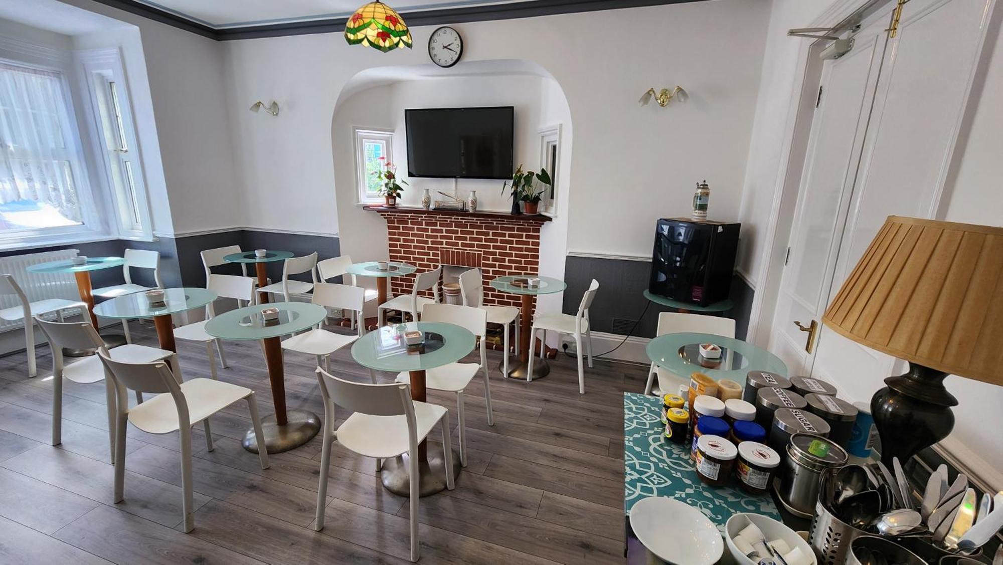 Bed & Breakfast Gatwick Castle 3*