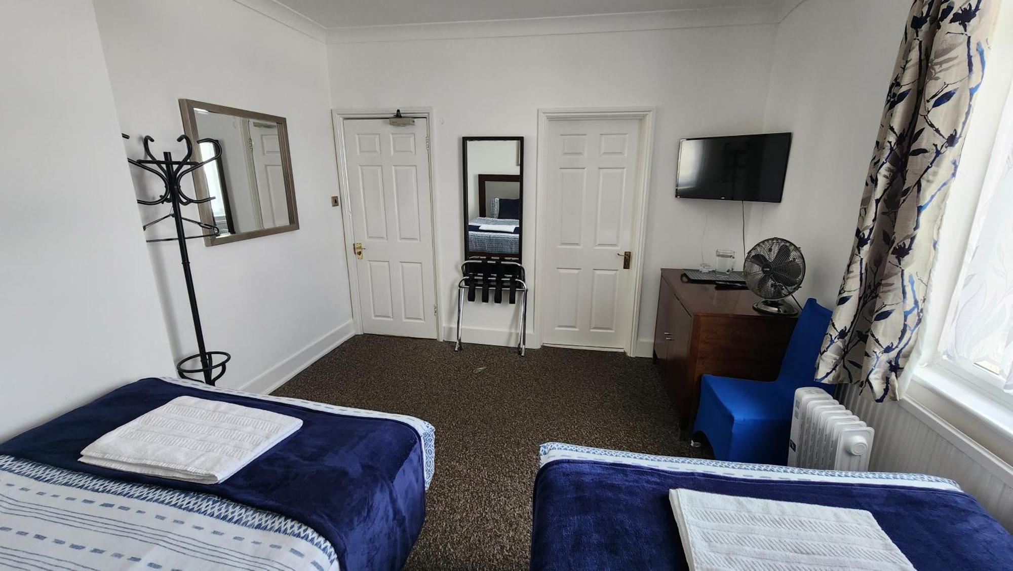 Gatwick Castle Bed & Breakfast Horley