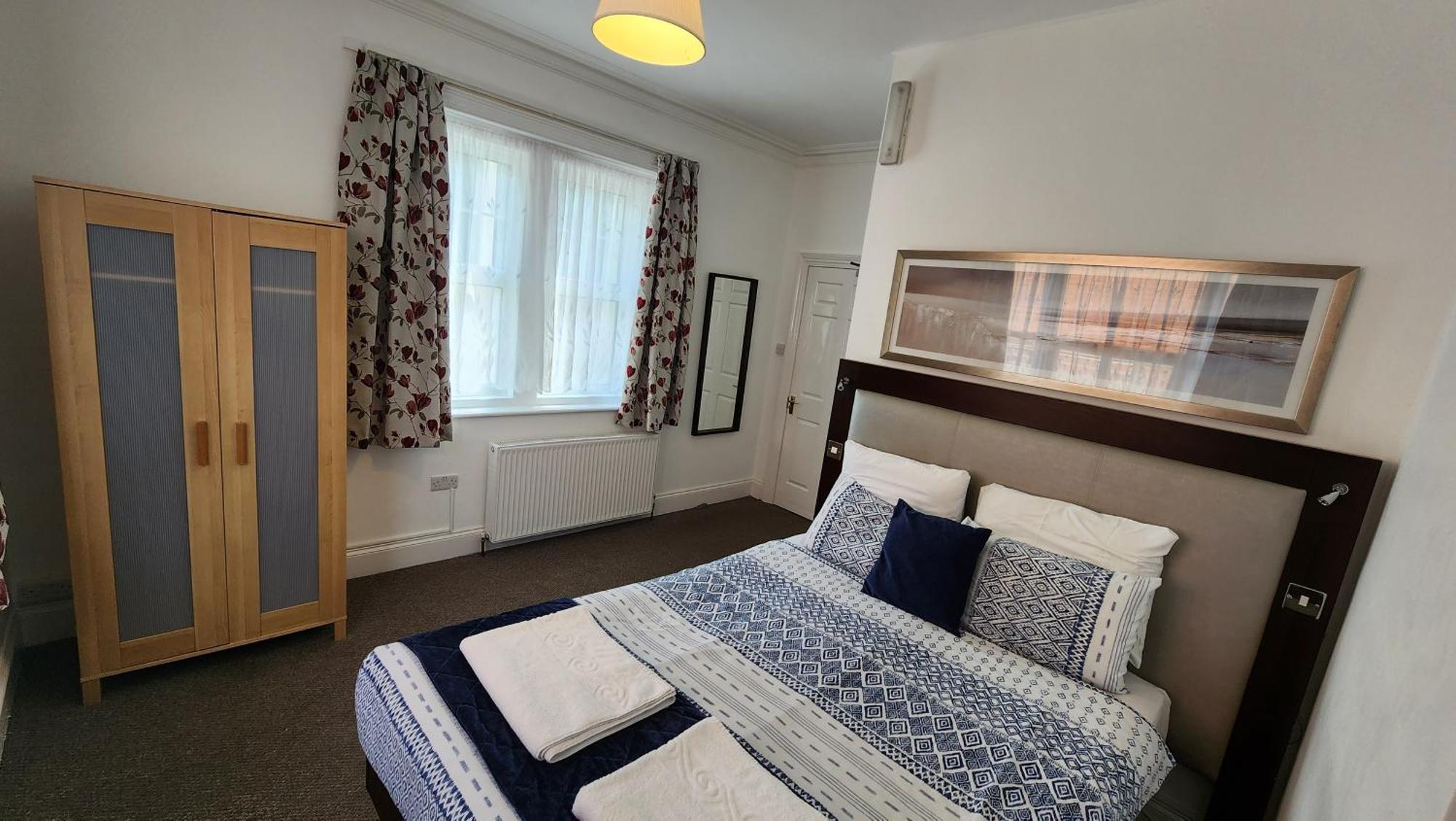 Gatwick Castle Bed & Breakfast