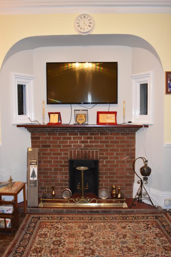 Gatwick Castle Bed & Breakfast