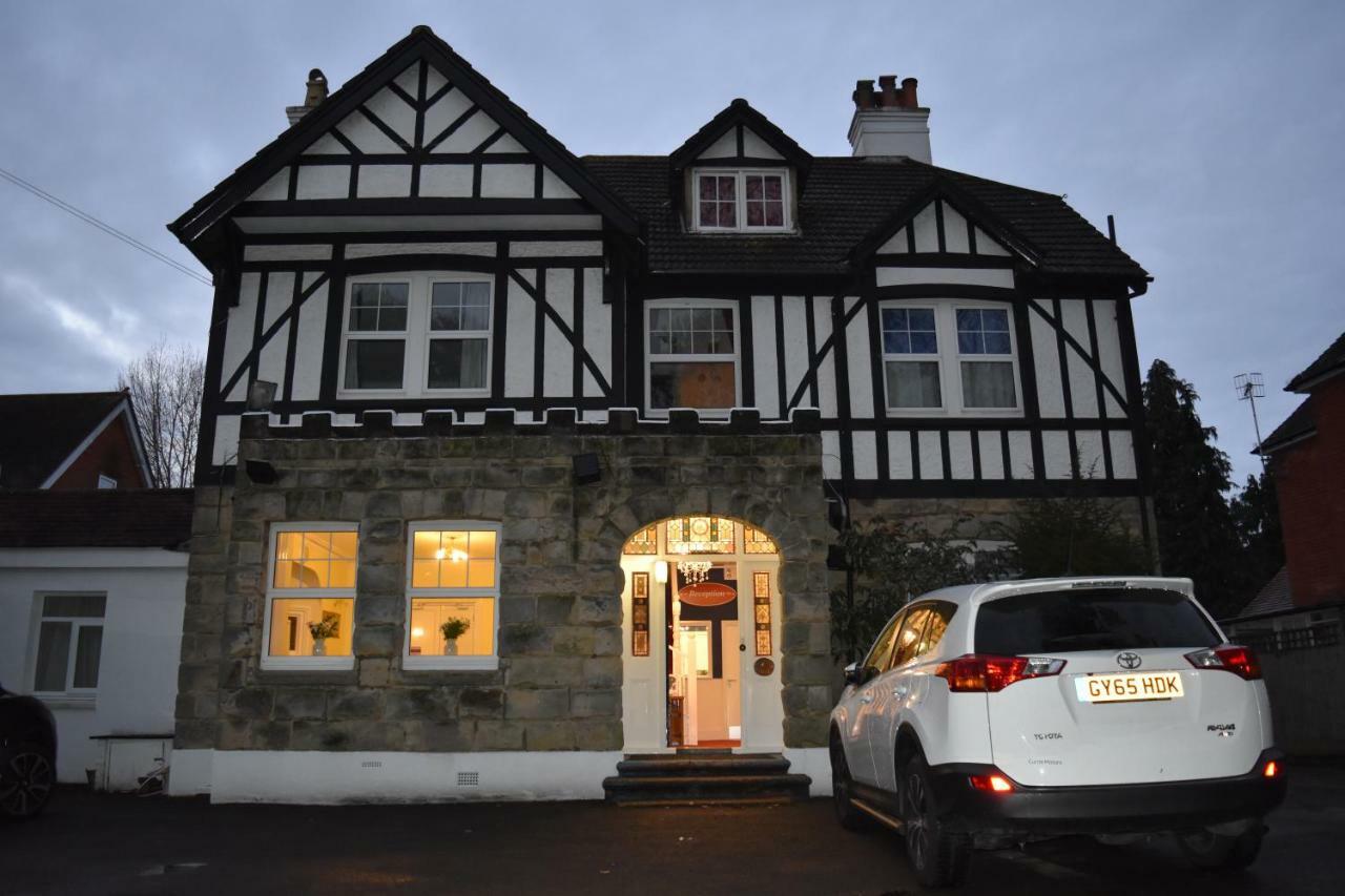 Gatwick Castle Bed & Breakfast