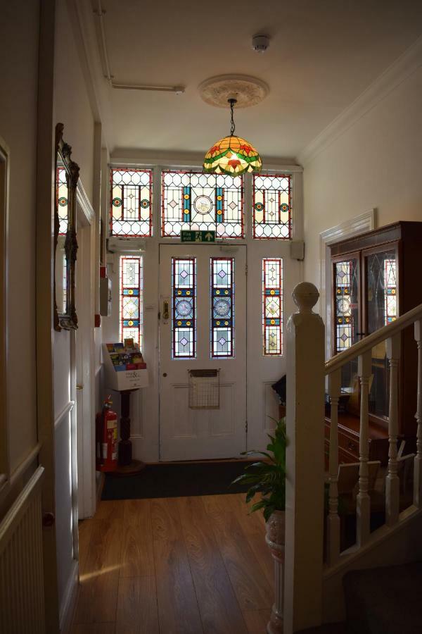 Gatwick Castle Bed & Breakfast Horley